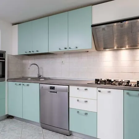 Vinko Tribunj-sovlje アパート *