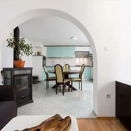 Vinko Tribunj-sovlje アパート *